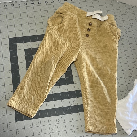 Gerber White and Tan Kids Matching Set - Picture 6 of 6